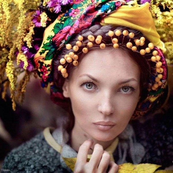 Украинский колорит в женских головных уборах