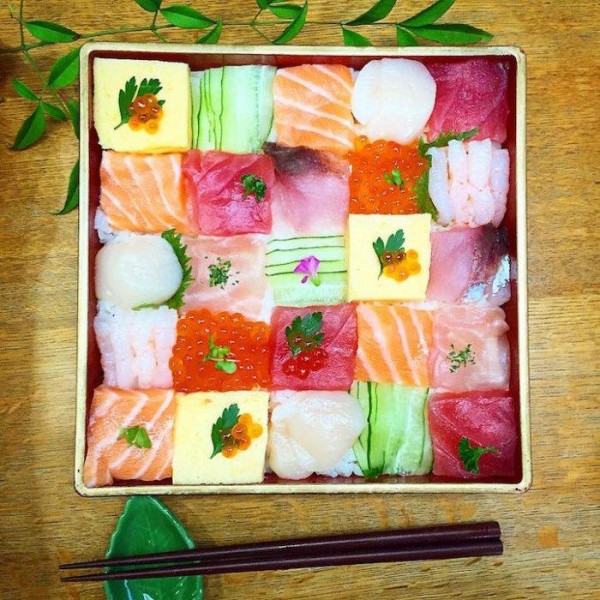 Мозаичные суши-сеты: новый тренд фуд-фото